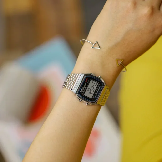 Montre Casio Vintage - A159WA-N1DF - Bracelet en Acier Inoxydable - Affichage Numérique - Résistant à l'eau