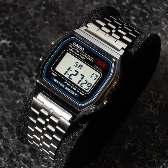 Montre Casio Vintage - A159WA-N1DF - Bracelet en Acier Inoxydable - Affichage Numérique - Résistant à l'eau