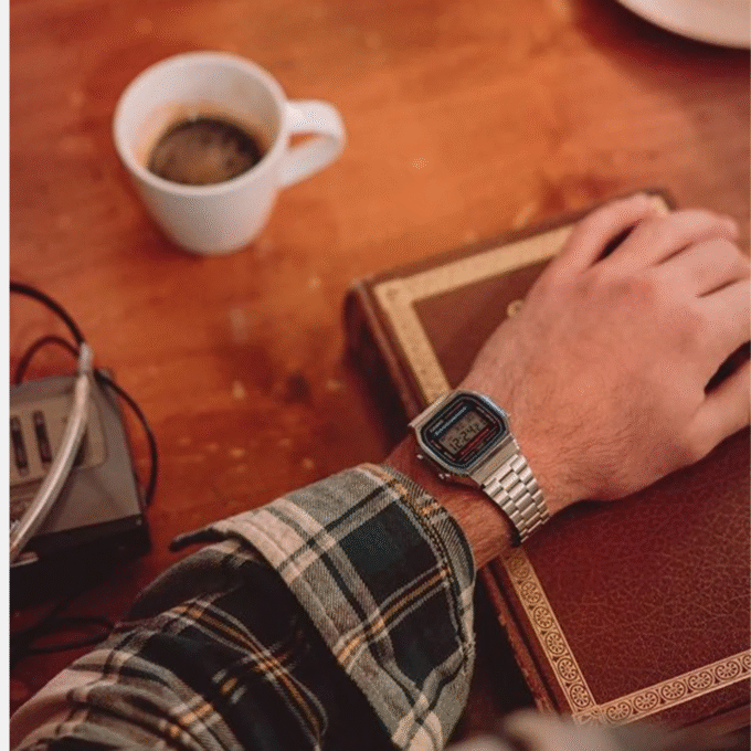 Montre Casio Vintage - A159WA-N1DF - Bracelet en Acier Inoxydable - Affichage Numérique - Résistant à l'eau