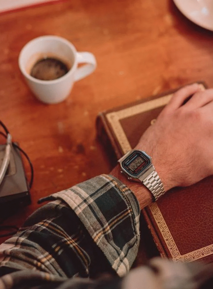 Montre Casio Vintage - A159WA-N1DF - Bracelet en Acier Inoxydable - Affichage Numérique - Résistant à l'eau