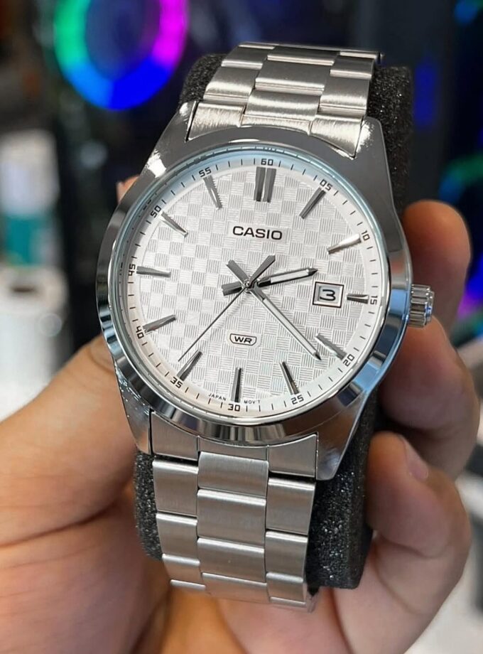 montre homme casio mtp vd03d 7audf bracelet en acier inoxydable cadran damier affichage analogique résistant à l'eau