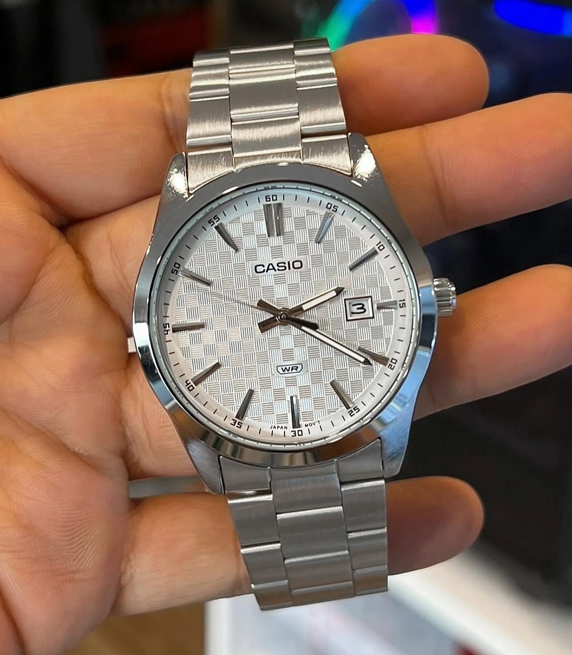 montre homme casio mtp vd03d 7audf bracelet en acier inoxydable cadran damier affichage analogique résistant à l'eau