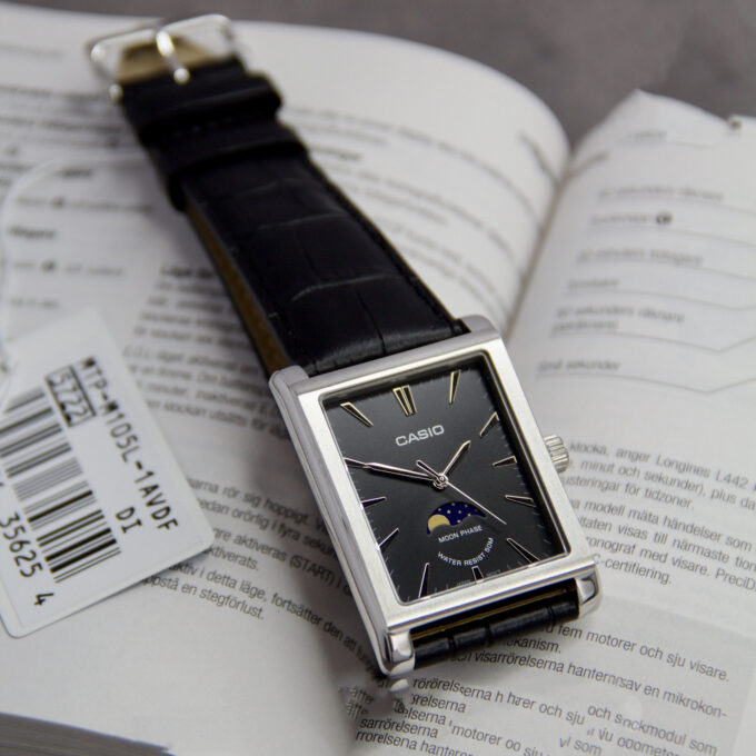 Montre Homme Casio - MTP-M105L-1AVDF - Cadran carré - Bracelet en Cuir Noir - Affichage analogique - Résistant à l'eau