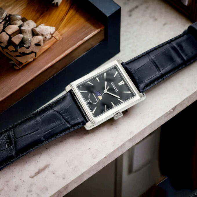 Montre Homme Casio - MTP-M105L-1AVDF - Cadran carré - Bracelet en Cuir Noir - Affichage analogique - Résistant à l'eau