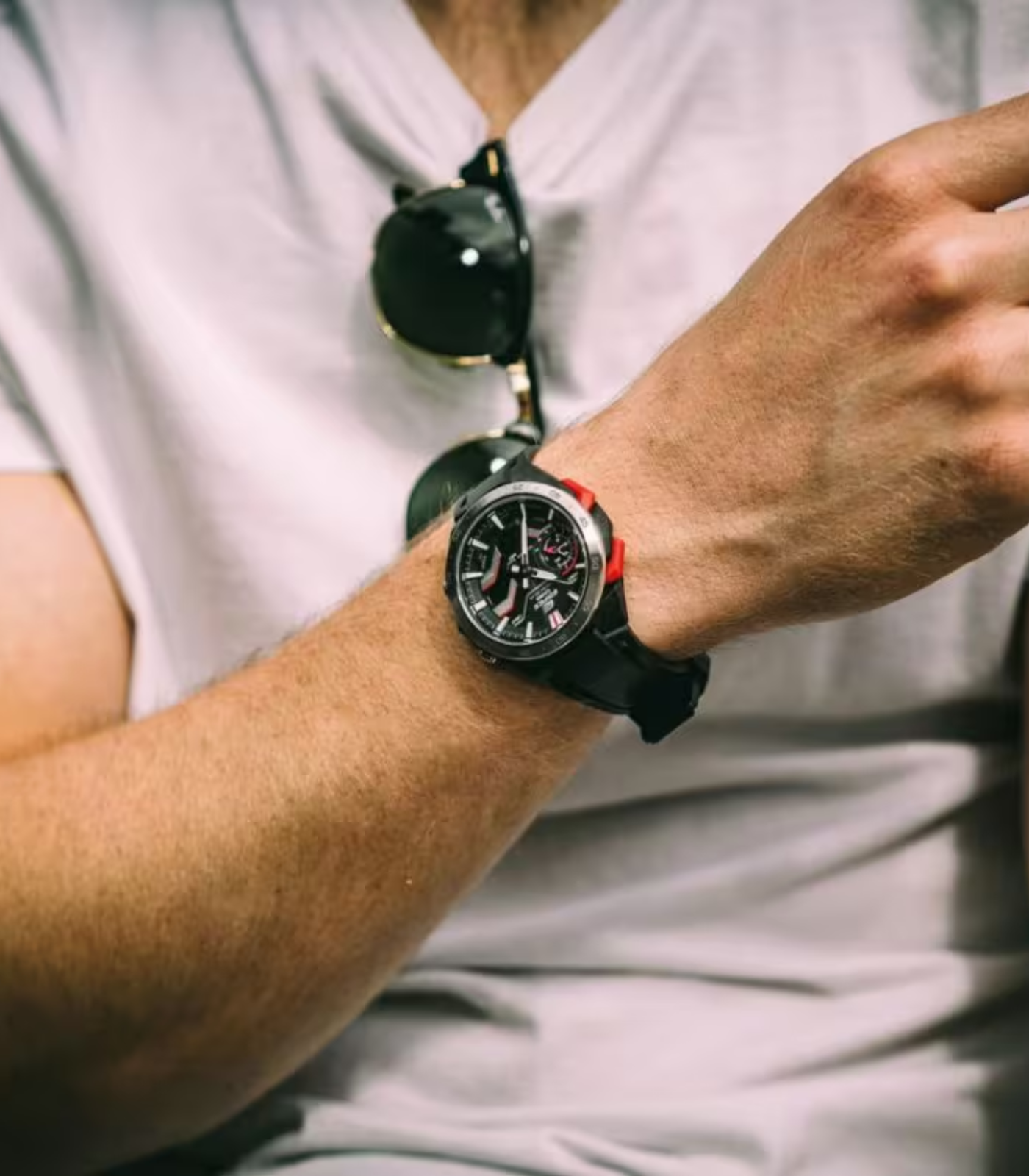 Montre Homme Casio Edifice - ECB-2200P-1ADF - Bluetooth - Affichage analogique - Résistant à l'eau - Verre Saphir – Image 2