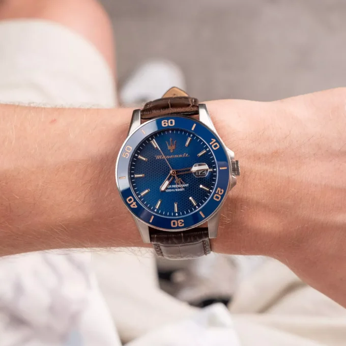 Montre Maserati Competizione en Cuir Marron - R8851100004 - Bracelet en cuir Marron - Affichage analogique - Résistant à l'eau