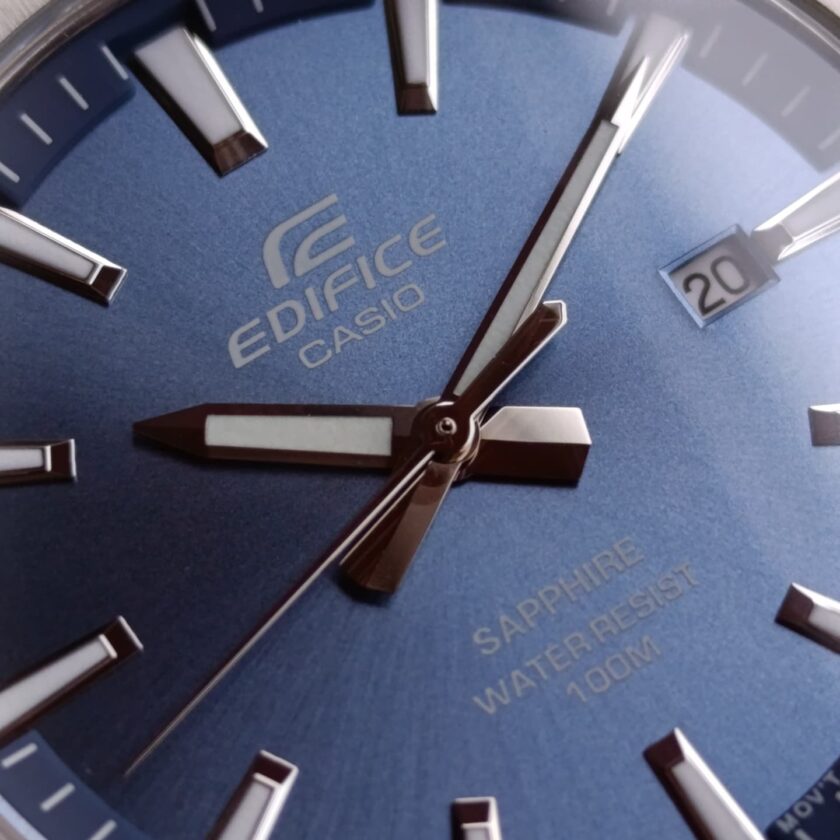 montre homme casio edifice efr s108d 2avudf bracelet en acier inoxydable cadran sapphire affichage analogique résistant à l'eau verre saphir