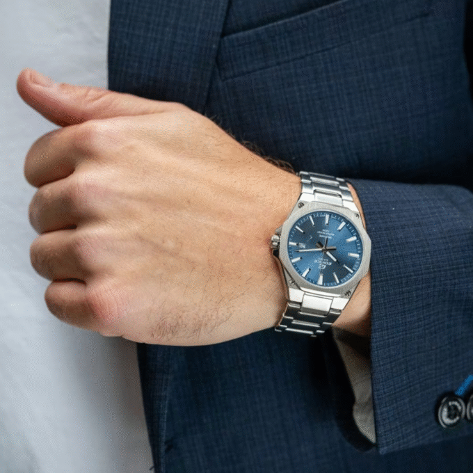 Montre Homme Casio Edifice - EFR-S108D-2AVUDF - Bracelet en Acier Inoxydable - Cadran Sapphire - Affichage analogique - Résistant à l'eau - Verre Saphir