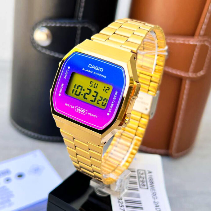 Montre Casio Vintage - A168WERG-2ADF - Bracelet doré en Acier Inoxydable - Affichage Numérique - Résistant à l'eau