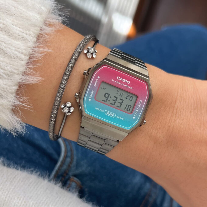 Montre Casio Vintage - A168WERB-2ADF - Bracelet en Acier Inoxydable - Affichage numérique - Résistant à l'eau