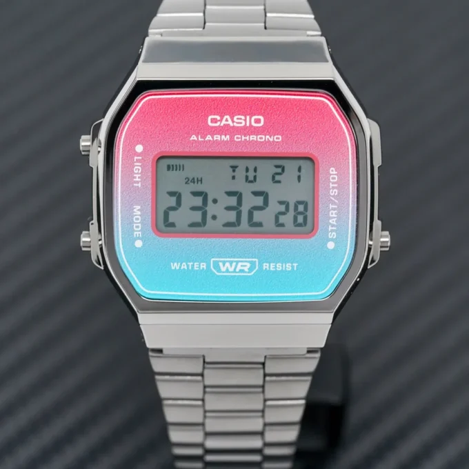 Montre Casio Vintage - A168WERB-2ADF - Bracelet en Acier Inoxydable - Affichage numérique - Résistant à l'eau