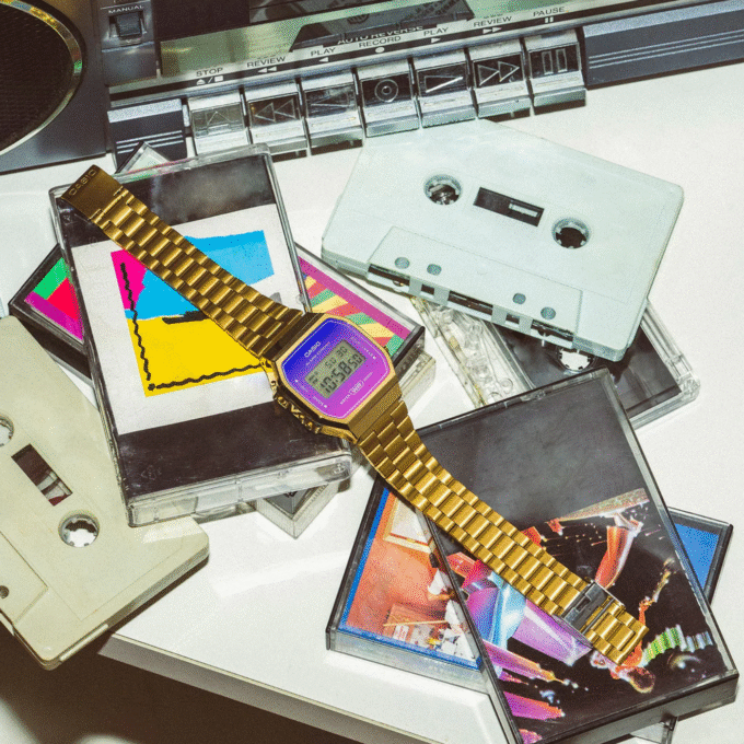 Montre Casio Vintage - A168WERG-2ADF - Bracelet doré en Acier Inoxydable - Affichage Numérique - Résistant à l'eau