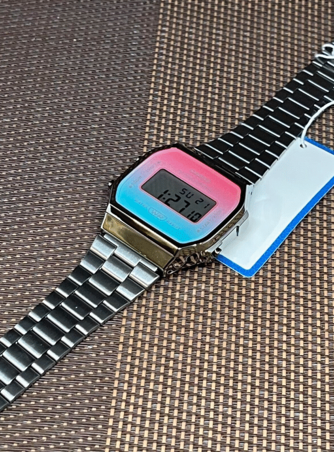 Montre Casio Vintage - A168WERB-2ADF - Bracelet en Acier Inoxydable - Affichage numérique - Résistant à l'eau