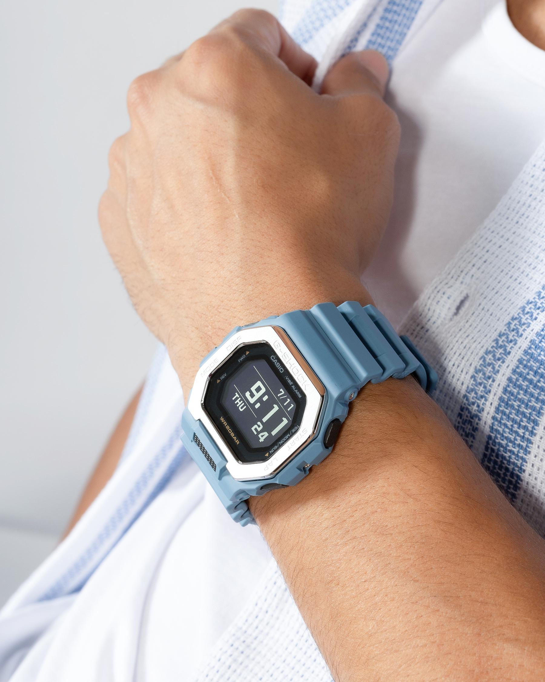 montre-homme-casio-g-shock-gbx-100-2adr-bracelet-en-resine-bleu-ciel-affichage-numerique-resistant-a-leau-gbx-100-2adr