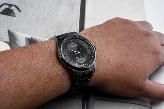 montre homme casio mtp m100b 1avdf bracelet en acier inoxydable noir affichage analogique résistant à l'eau