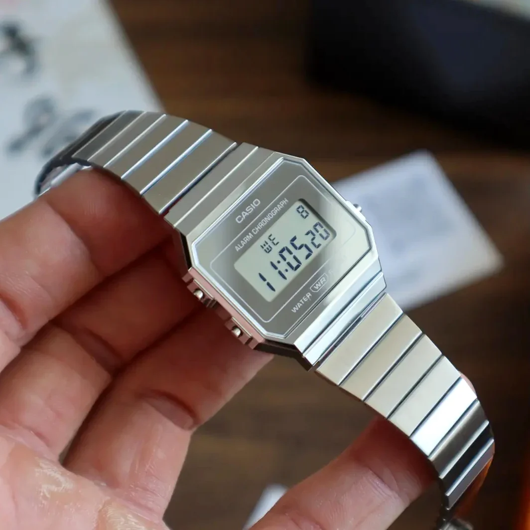 Montre Casio Vintage A700WEV-7ADF Bracelet en Acier Inoxydable