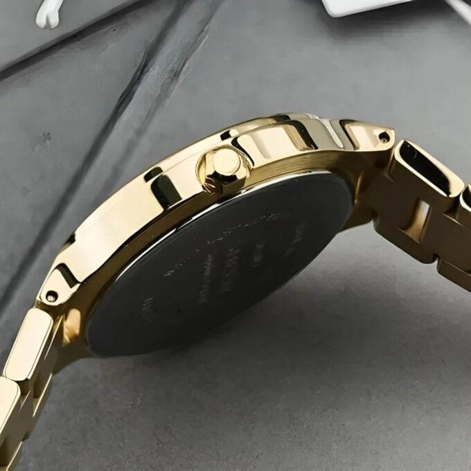 Montre Femme Casio Sheen - SHE-4559G-8AUDF - Bracelet en Acier Inoxydable doré - Affichage analogique - Résistant à l'eau - Verre Saphir