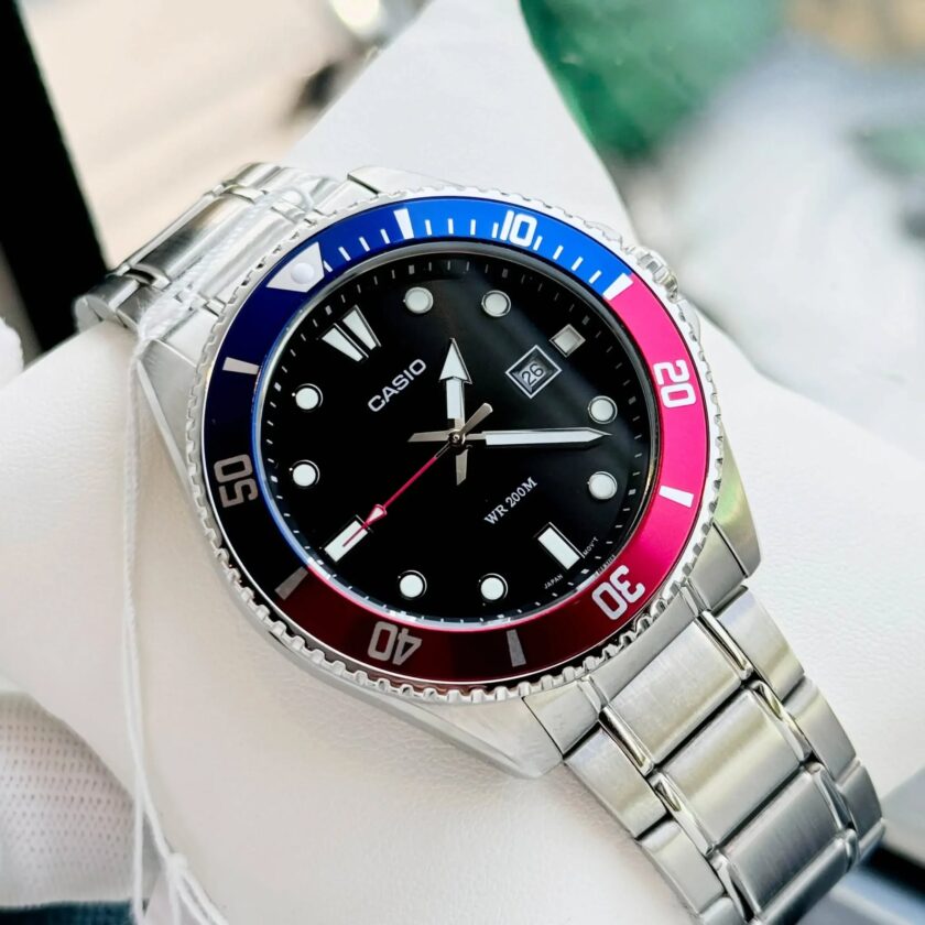 montre homme casio collection pepsi mdv 107d 1a3vdf résistante à l’eau 200m, lunette tournante, date, couronne à vis acier inoxydable argent