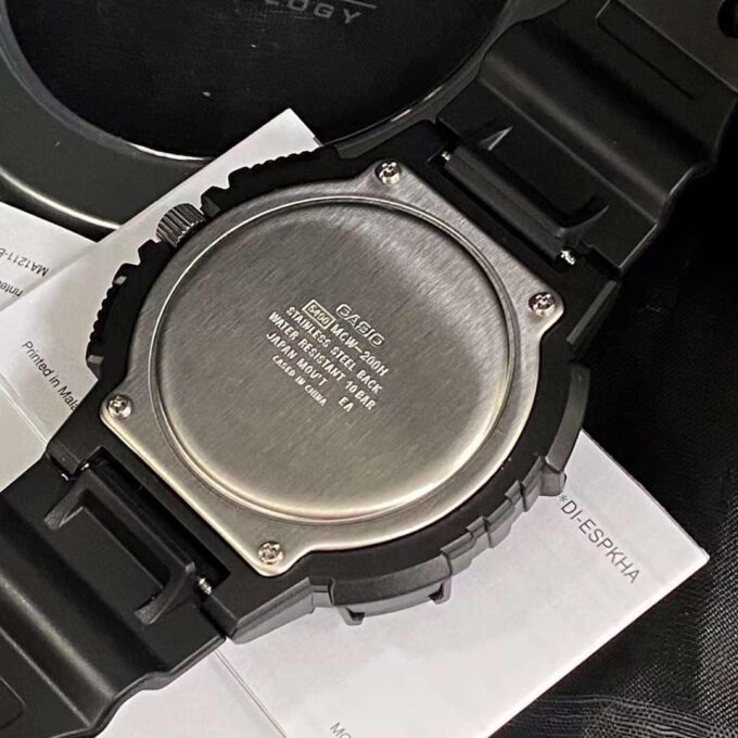 Montre Casio MCW-200H-9AVDF - Design Pratique avec Éclairage et Affichage Lumineux