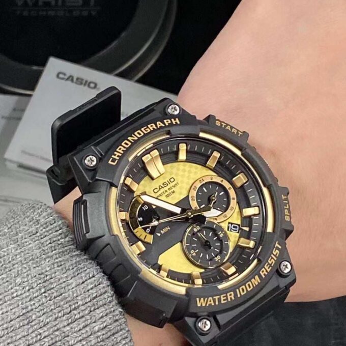 Montre Casio MCW-200H-9AVDF - Design Pratique avec Éclairage et Affichage Lumineux