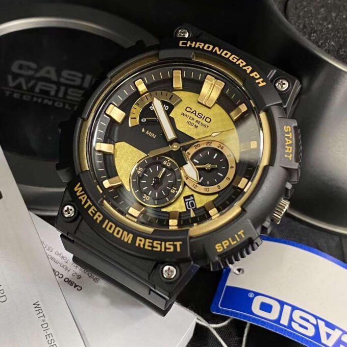 Montre Casio MCW-200H-9AVDF - Design Pratique avec Éclairage et Affichage Lumineux