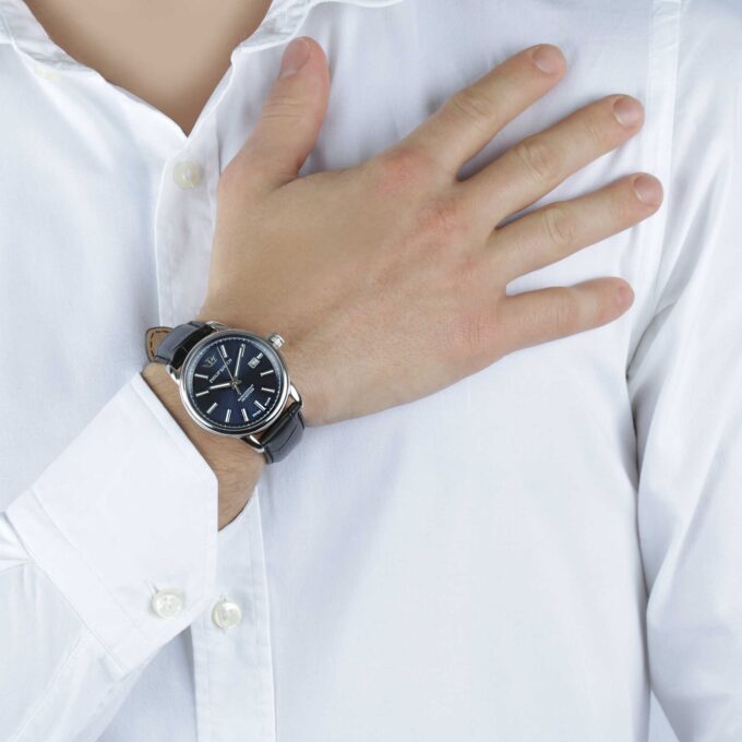 Montre Homme Philip Watch Kent – R8251178013 – Boîtier Inoxydable 47x40 mm Argent et Noir – Bracelet Cuir Noir – Verre Minéral – Boucle de Boucle – Résistante à l'Eau 10 ATM – Fabriquée en Suisse – Garantie 2 Ans – Emballage Original Philip Watch.