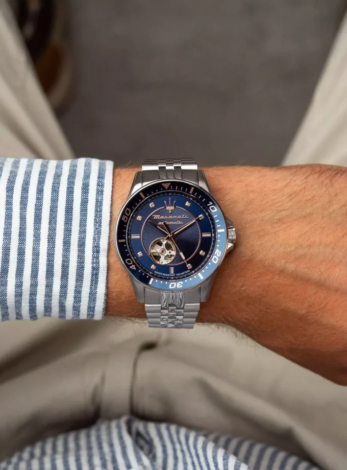 Montre Homme Maserati Sfida – R8823140013 – Boîtier Acier 44 mm Argenté – Mouvement Automatique – Affichage Analogique – Bracelet Acier Argent – Étanchéité 100 m (10 ATM) – Boucle Déployante – Design Élégant et Raffiné.
