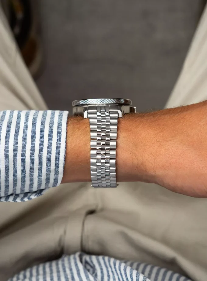 Montre Homme Maserati Sfida – R8823140013 – Boîtier Acier 44 mm Argenté – Mouvement Automatique – Affichage Analogique – Bracelet Acier Argent – Étanchéité 100 m (10 ATM) – Boucle Déployante – Design Élégant et Raffiné.