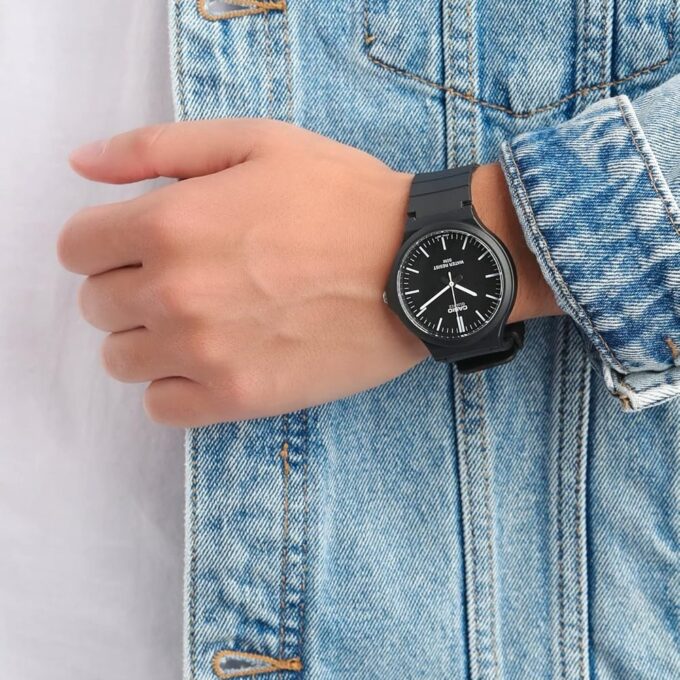 Montre Classique Homme - Casio MW-240-1EVDF - Quartz, Bracelet Résine, Étanche 50m, Cadran Noir - Référence MW-240-1EVDF