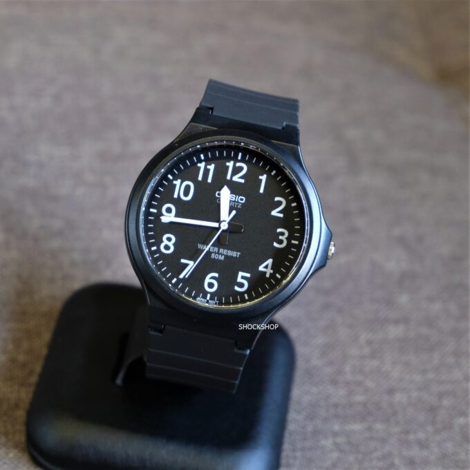 Montre Classique Homme Casio MW-240-1BVDF – Quartz, Bracelet Résine Noire, Étanche 50m, Grand Cadran – Référence MW-240-1BVDF