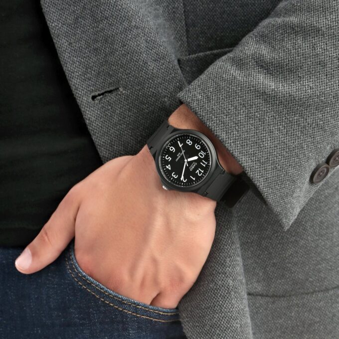 Montre Classique Homme Casio MW-240-1BVDF – Quartz, Bracelet Résine Noire, Étanche 50m, Grand Cadran – Référence MW-240-1BVDF