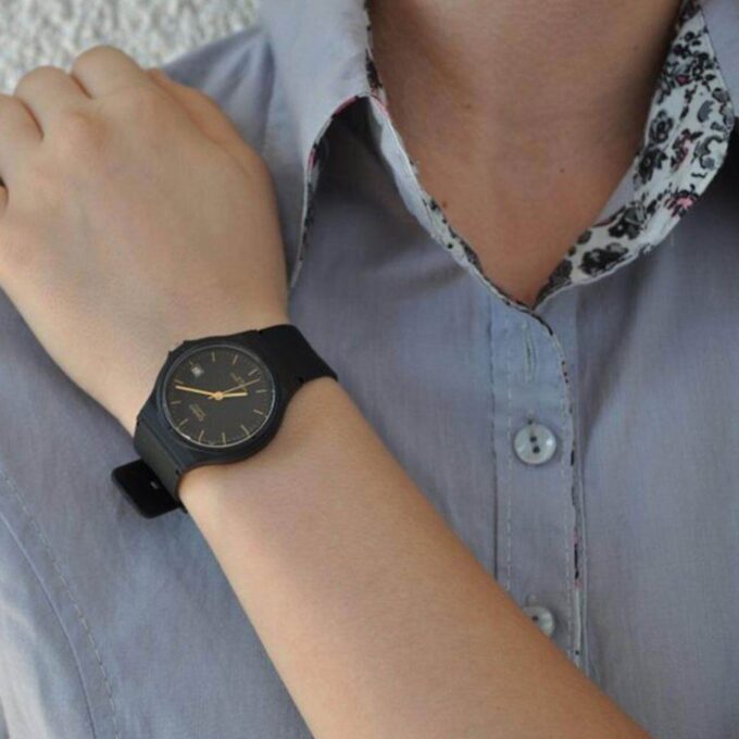 Montre Unisexe CASIO MW-59-1EV – Boîtier Résine Noir 40 mm – Affichage Analogique avec Date – Verre Plexiglas – Bracelet Résine Noir – Étanchéité 5 Bars – Légère et Fonctionnelle pour un Usage Quotidien