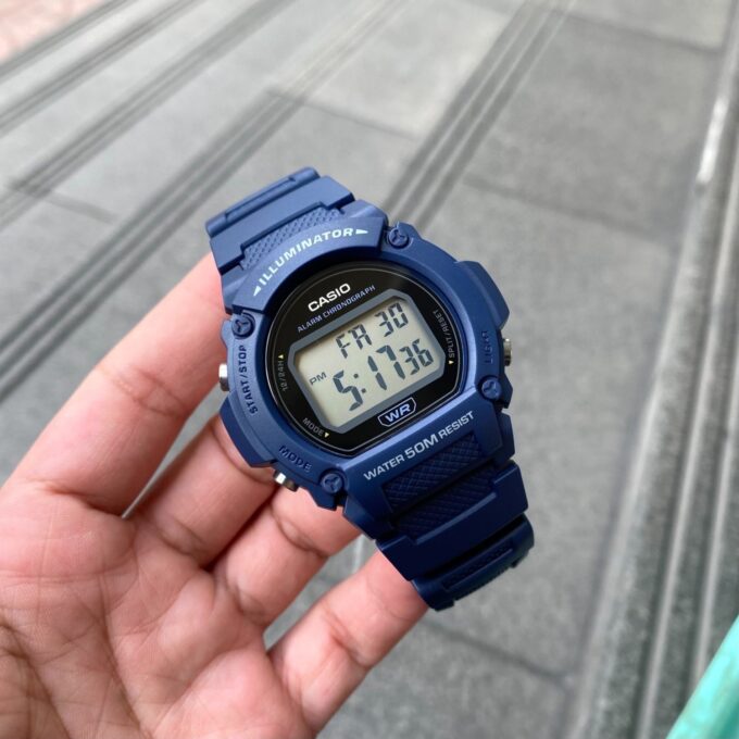 Montre Homme Casio - Style sportif, étanche, alarme, éclairage LED - Résine - Bleu - W-219H-2AVEF