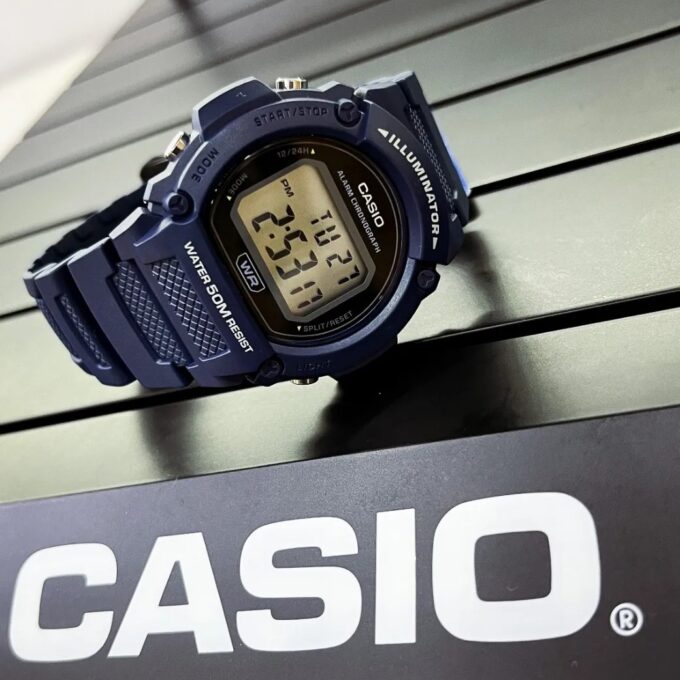 Montre Homme Casio - Style sportif, étanche, alarme, éclairage LED - Résine - Bleu - W-219H-2AVEF