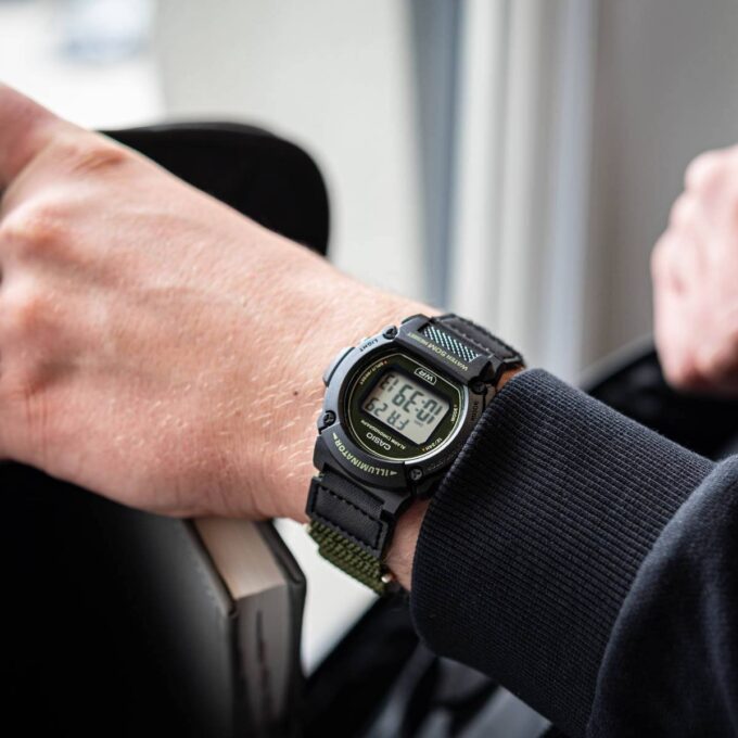 Casio W-219HB-3AVDF - Montre Décontractée pour Homme et Femme avec Fonctionnalités Avancées