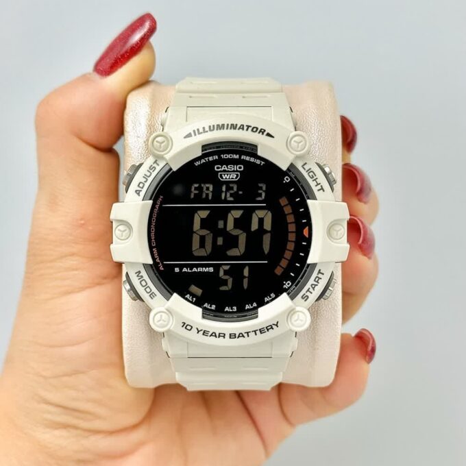 Montre Casio AE-1500WH-8B2VDF - Design Pratique avec Éclairage LED et Bracelet en Résine - 5 Alarmes