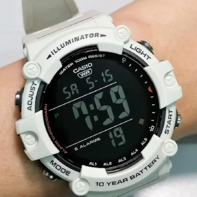 Montre Casio AE-1500WH-8B2VDF - Design Pratique avec Éclairage LED et Bracelet en Résine - 5 Alarmes