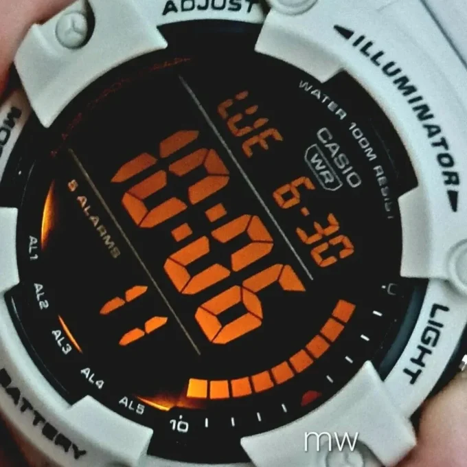 Montre Casio AE-1500WH-8B2VDF - Design Pratique avec Éclairage LED et Bracelet en Résine - 5 Alarmes