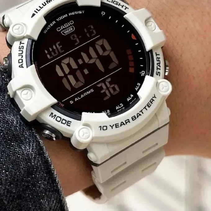 Montre Casio AE-1500WH-8B2VDF - Design Pratique avec Éclairage LED et Bracelet en Résine - 5 Alarmes