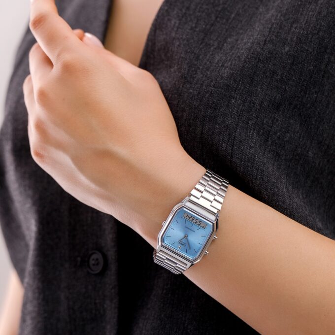 Montre Casio AQ-230A-2A1MQYDF - Design Pratique avec Chronomètre et Alarme Quotidienne - Verre Saphir