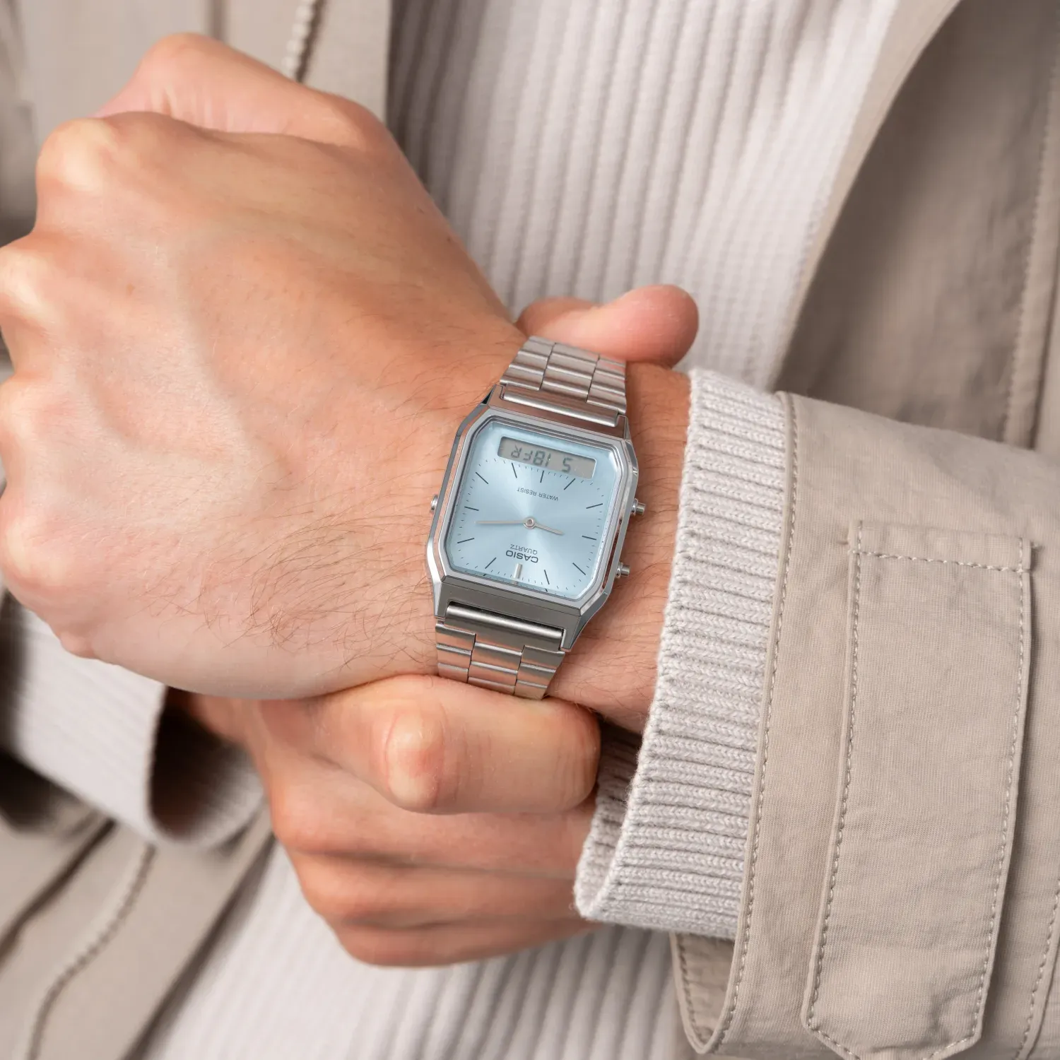 montre-casio-aq-230a-2a1mqydf-design-pratique-avec-chronometre-et-alarme-quotidienne-verre-saphir-aq-230a-2a1mqydf