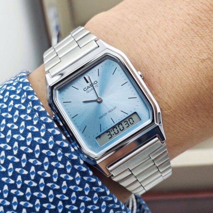 Montre Casio AQ-230A-2A1MQYDF - Design Pratique avec Chronomètre et Alarme Quotidienne - Verre Saphir