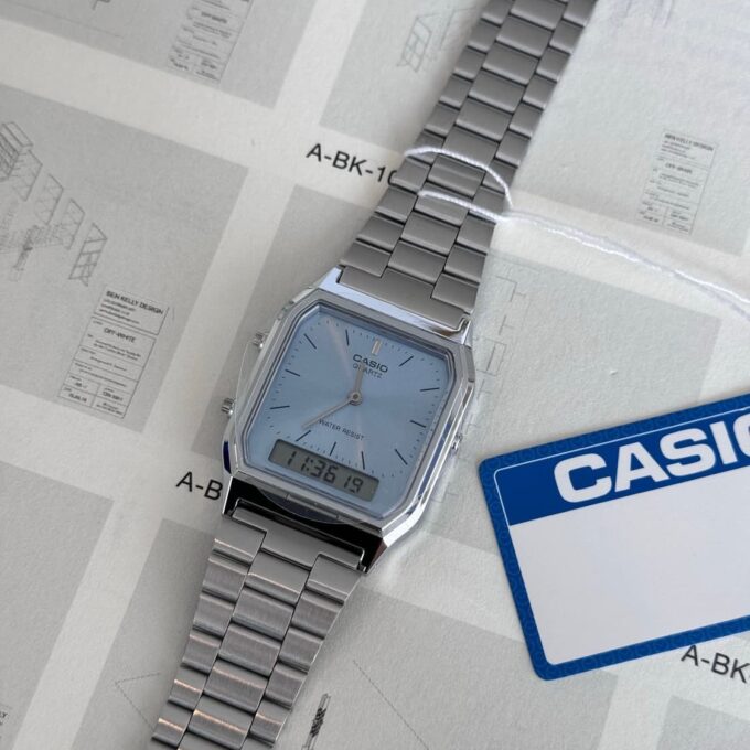 Montre Casio AQ-230A-2A1MQYDF - Design Pratique avec Chronomètre et Alarme Quotidienne - Verre Saphir