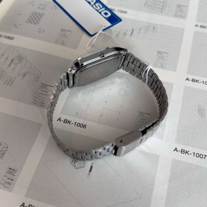 Montre Casio AQ-230A-2A1MQYDF - Design Pratique avec Chronomètre et Alarme Quotidienne - Verre Saphir