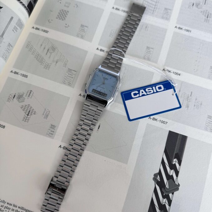 Montre Casio AQ-230A-2A1MQYDF - Design Pratique avec Chronomètre et Alarme Quotidienne - Verre Saphir