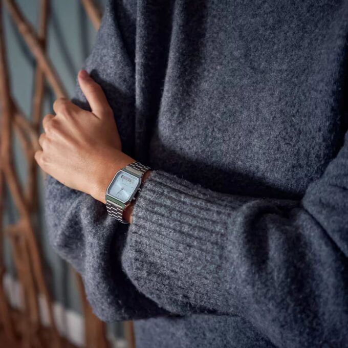 Montre Casio AQ-230A-2A1MQYDF - Design Pratique avec Chronomètre et Alarme Quotidienne - Verre Saphir