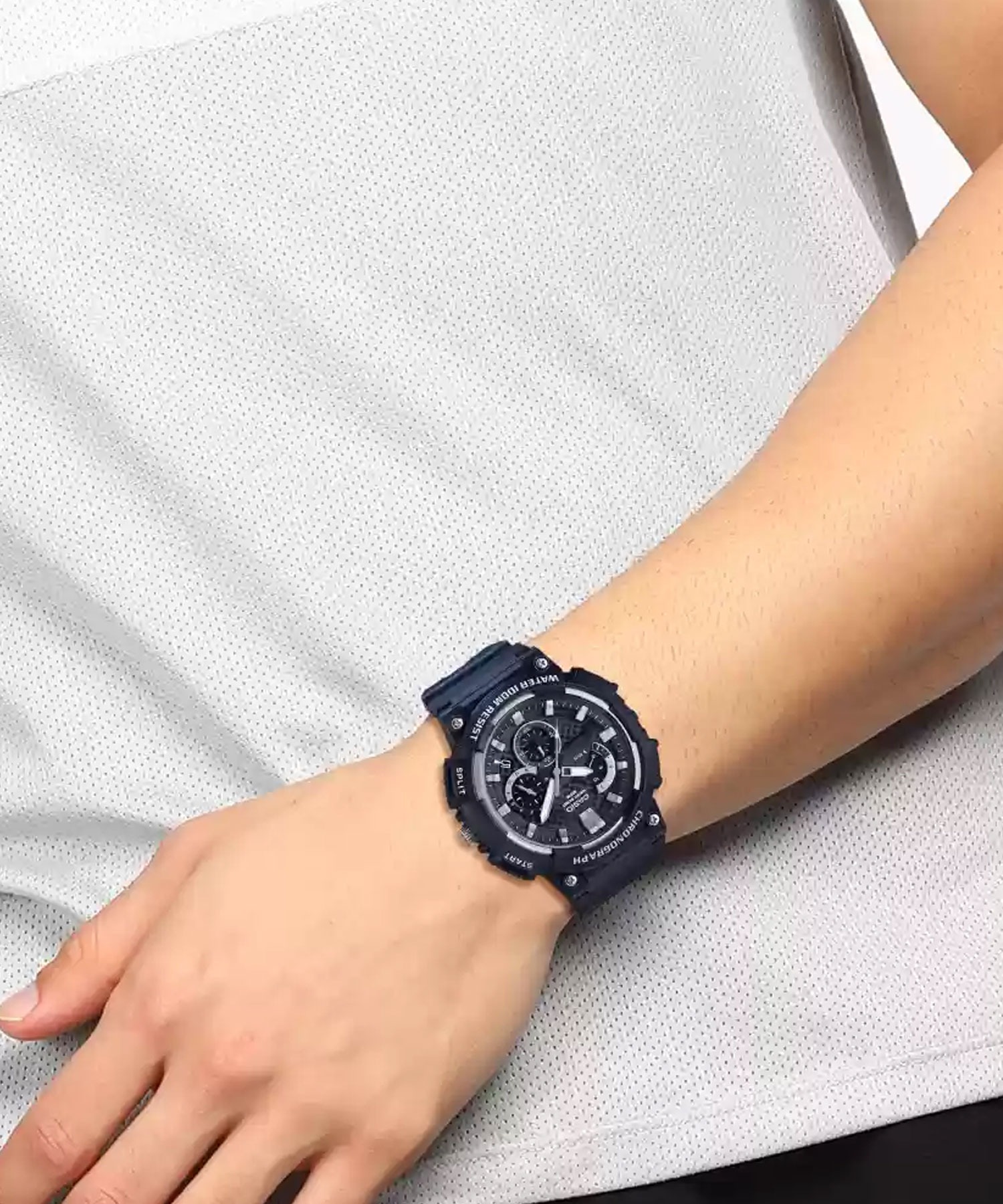 casio-mcw-200h-1avdf-montre-multifonctionnelle-avec-resistance-a-leau-de-200-metres-verre-saphir-mcw-200h-1avdf