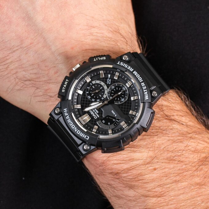 Casio MCW-200H-1AVDF - Montre Multifonctionnelle avec Résistance à l'Eau de 200 mètres - Verre Saphir