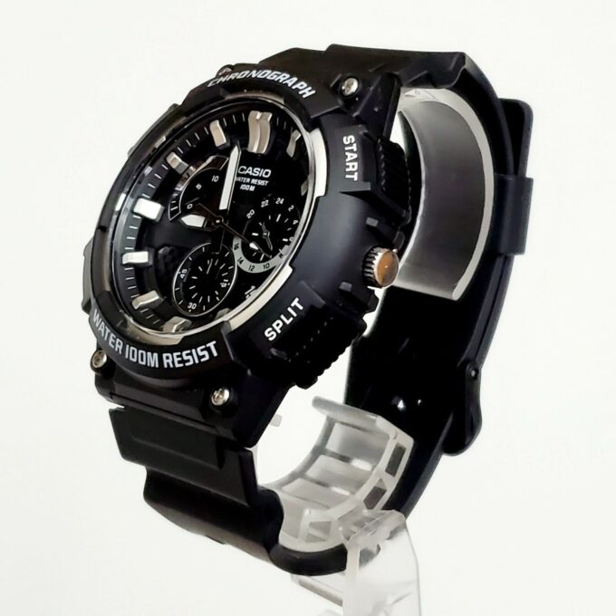 Casio MCW-200H-1AVDF - Montre Multifonctionnelle avec Résistance à l'Eau de 200 mètres - Verre Saphir