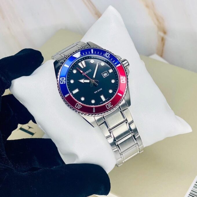 Montre Casio MDV-10D-1A3VDF - Style Sportif avec Cadran Noir et Bracelet en Acier Inoxydable